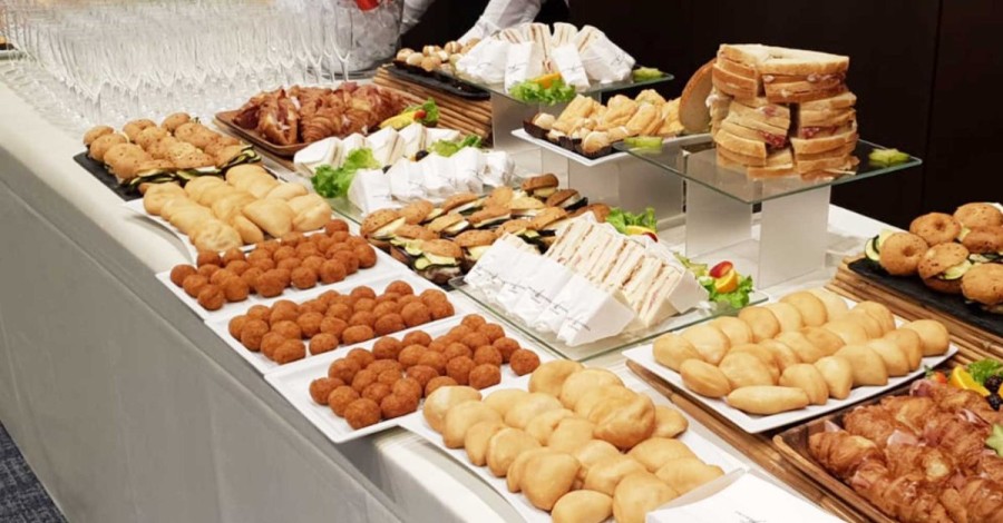 Quanto cibo serve per un buffet aziendale?
